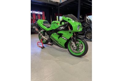 KAWASAKI ZXR 750